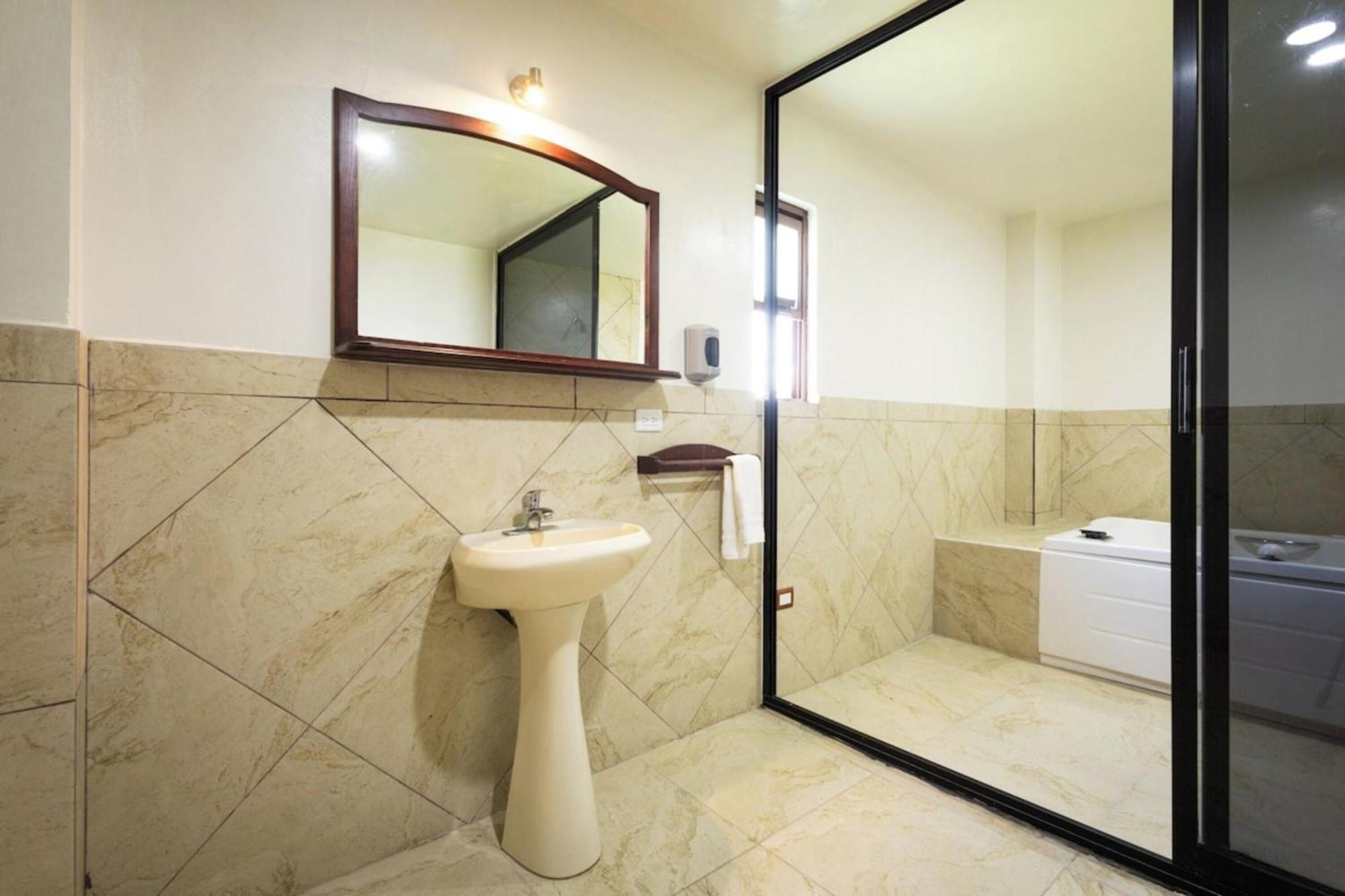 Collection O Hotel Nueva Escocia, ปวยบลา ภายนอก รูปภาพ